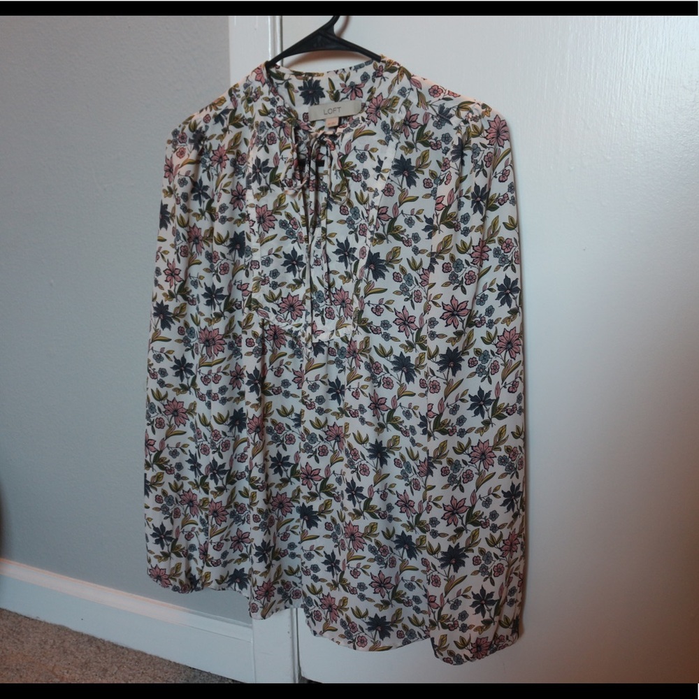 ✨Jane Birkin inspired: Loft floral blouse✨